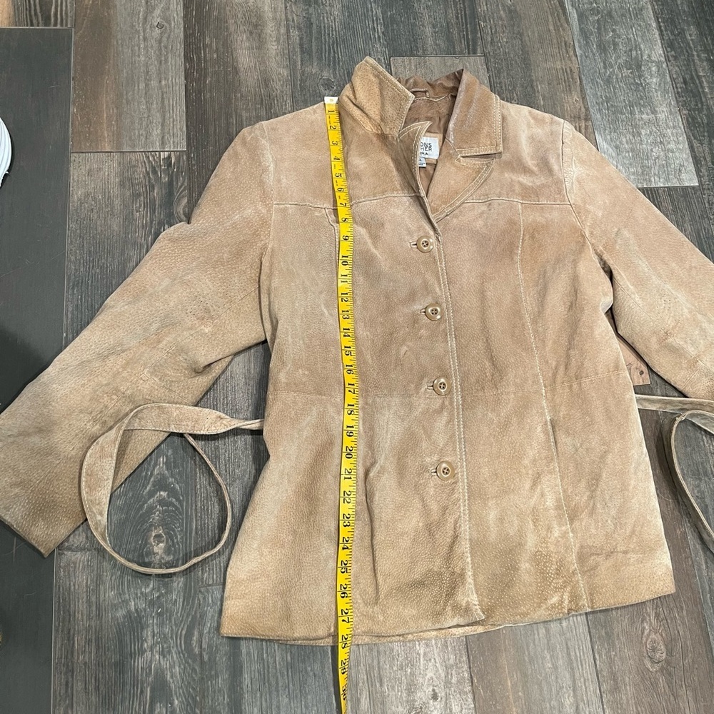 Wilsons Leather Women's Tan Suede Belted Jacket - Picture 6 of 9